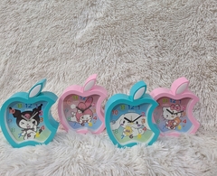 RELOJ SANRIO-KUROMI FORMA MANZANA en internet