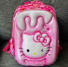 MOCHILA HELLO KITTY "CUTE 100%" C/RELIEVE 3 CIERRES - comprar online