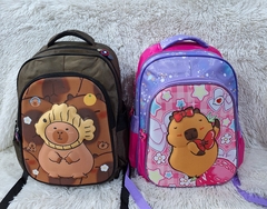 MOCHILA CAPIBARA C/RELIEVE 2 CIERRES - El Principito Mayorista