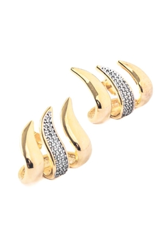 Brinco Ear Cuff Fluir Canetiado com Banho em Ouro 18k