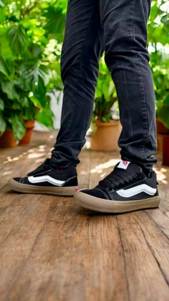 VANS KNU Negras suela Caramelo - Importadas - comprar online