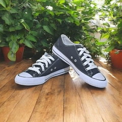 Converse Negra