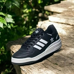 Adidas Forum Negras Tiras Blancas