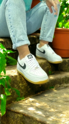 Nike PREMIUM BLANCA Pipa Negra - RiveraShop