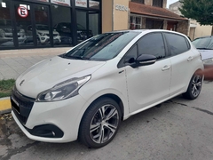 PEUGEOT 208 2016