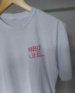 Camiseta perfect life branca na internet