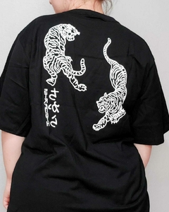 Camiseta tigre lateral preto - comprar online