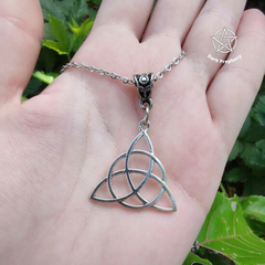 Colar Triquetra