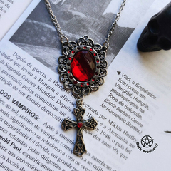 Colar Camafeu Gótico com Crucifixo na cor Vermelho