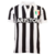 Camisa retro da Juventus, preta e branca, com listras verticais e logo da equipe, modelo 1984/1985.
Camisa - Juventus - Ariston - Anos 80 - Ariston - Campeonato Italiano - Platini - Kit - Jersey - Kappa - 