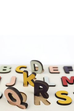 Tabuleiro de encaixe Colorido Brincando com as Letras Infantil na internet