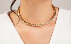 Choker aro tubo torcido ouro - comprar online