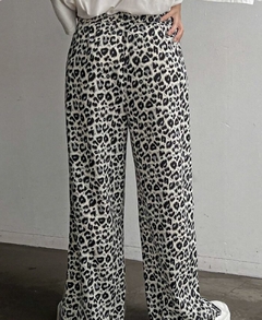 PANTALÓN ESTAMPADO LEOPARDO - comprar online