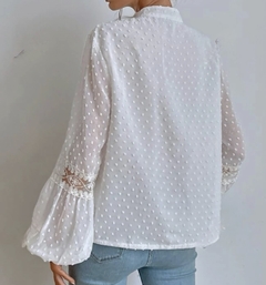 BLUSA CON ENCAJE en internet