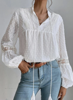 BLUSA CON ENCAJE