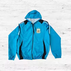 CAMPERA ROMPEVIENTOS AFA CELESTE - Mododeportivo