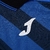 camisa-titular-atalanta-2023-2024-23-24-número-i-home-casa-listras-azul-preto-gola-polo-losangos-apagado-escudo-centralizado-joma-radici-group-4