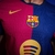 camisa-barcelona-número-i-home-casa-2024-2025-24-25-design-meio-a-meio-azul-marinho-bordo-vermelho-mangas-alternadas-escudo-tradicional-centralizado-logo-nike-e-spotify-dourado-7