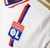 camisa-titular-olympique-lyonnais-lyon-2023-24-i-home-kit-branca-faixa-vermelha-azul-real-gola-v-dourada-logotipo-adidas-história-tradição-ligue-5