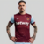 camisa-west-ham-titular-home-casa-número-i-1-um-2023-24-23-24-umbro-home-kit-vinho-azul-celeste-bolhas-hino-blowing-bubbles-gola-redonda-martelos-punhos-vinhos-3