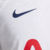 camisa-tottenham-titular-home-casa-número-i-1-um-2023-24-23-24-nike-branca-branco-punhos- azul-sonoros-n17-escudo-swoosh-thfc-logo-swoosh-nike-azul-marinho-4