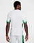 camisa-titular-casa-home-número-i-1-um-nigeria-2024-25-24-25-nike-uniforme-super-aguias-cultura-naija-vingadora-branca-agua-estilizada-gola-quadrada-faixas-verde-punhos-swoosh-vermelho-nome-nigeria-4