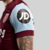 camisa-west-ham-titular-home-casa-número-i-1-um-2023-24-23-24-umbro-home-kit-vinho-azul-celeste-bolhas-hino-blowing-bubbles-gola-redonda-martelos-punhos-vinhos-5