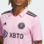 camisa-inter-miami-número-i-home-casa-2023-2024-23-24-heartbeat-kit-rosa-gola-polo-rosa-com-corte-v-3-listras-adidas-pretas-escudo-tradicional-logo-adidas-preto-patrocinio-xbto-preto-frase-liberdad-para-sonar-nuca-messi-goat-5