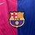 camisa-barcelona-número-i-home-casa-2024-2025-24-25-design-meio-a-meio-azul-marinho-bordo-vermelho-mangas-alternadas-escudo-tradicional-centralizado-logo-nike-e-spotify-dourado-4