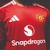 camisa-titular-home-casa-número-i-1-um-manchester-united-2024-25-24-25-adidas-vermelho-homenagem-busby-babes-luzes-old-trafford-escudo-tradicional-logo-adidas-branco-4