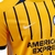 camisa-reserva-away-fora-número-ii-2-dois-brighton-hove-albion-2024-2025-24-25-nike-amarelo-linhas-verticais-azuis-gola-redonda-punhos-azuis-4