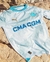 camisa-titular-olympique-de-marseille-2023-24-i-home-kit-branca-tonalidade-cinza-gola-punhos-azul-celeste-logo-puma-escudo-histórico-ligue-4