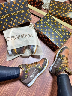 JD x LV Bota Café/Caramelo - comprar online