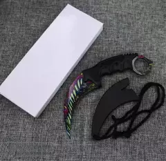 CUCHILLO KERAMBIT MULTICOLOR DOBLE LADO FUNDA NEGRA PLÁSTICO RÍGIDO (A22-3)