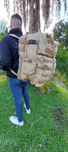 Imagen de MOCHILA 55 LITROS MOLLE GRIS ARENA/UCA