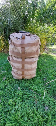 MOCHILA 55 LITROS MOLLE GRIS ARENA/UCA