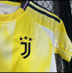 Kit Infantil Juventus 2024/2025 Adidas na internet