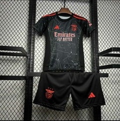 Kit infantil Benfica 2024/2025 na internet