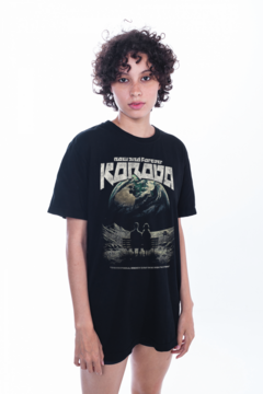 CAMISETA KOROVA VINTONE OUT OF THIS WORLD (LF) PRETA - comprar online