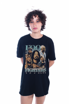 CAMISETA KOROVA FOO FIGHTERS 90S PRETA