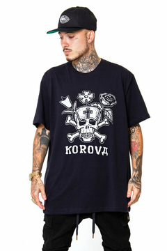 CAMISETA KOROVA INK FLOWERS PRETA