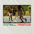 Fotografia de Bob Marley jogando futebol, na rua, com amigos, e a legenda "FOOTBALL IS FREEDOM", evocando o espírito de liberdade associado a Bob Marley e sua música.