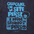 T-shirt preta com estampa em azul celeste, destacando a frase "GUAGLIÙ, CHE VE SITE PERSI" e "E NON SANNO CHE SE SO PERSO" e a imagem de Maradona, numa celebração do primeiro campeonato de sempre do Napoli.