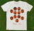 T-shirt com ilustrações de jogadores de futebol icônicos do "Dream Team" de Johan Cruyff, incluindo Maradona, Pelé, Garrincha e outros.