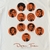 Camisa com ilustrações de jogadores de futebol icônicos do "Dream Team" de Johan Cruyff, incluindo Maradona, Pelé, Garrincha e outros.