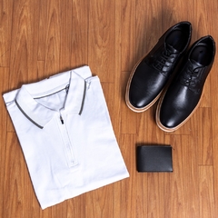 KIT Sapato Casual Masculino Couro Preto + Polo Branca + Brinde Porta Cartão