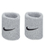 Munhequeira Nike Curta Swoosh Cinza com 02 Unidades - comprar online