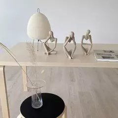 Estatueta Moderna em Resina - Casa & Charme