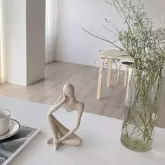 Estatueta Moderna em Resina na internet