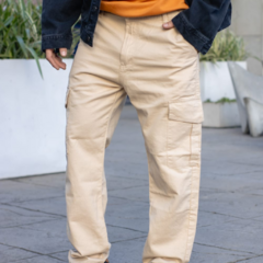 PANTALON CARGO MOM RECTO BEIGE en internet